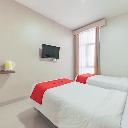 Reddoorz Near Pasar Baru Bandung Hotel Exterior foto