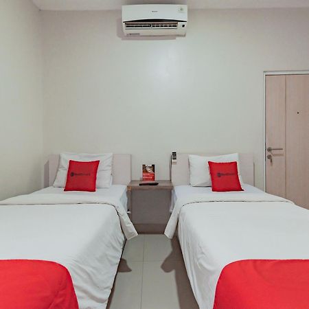 Reddoorz Near Pasar Baru Bandung Hotel Exterior foto