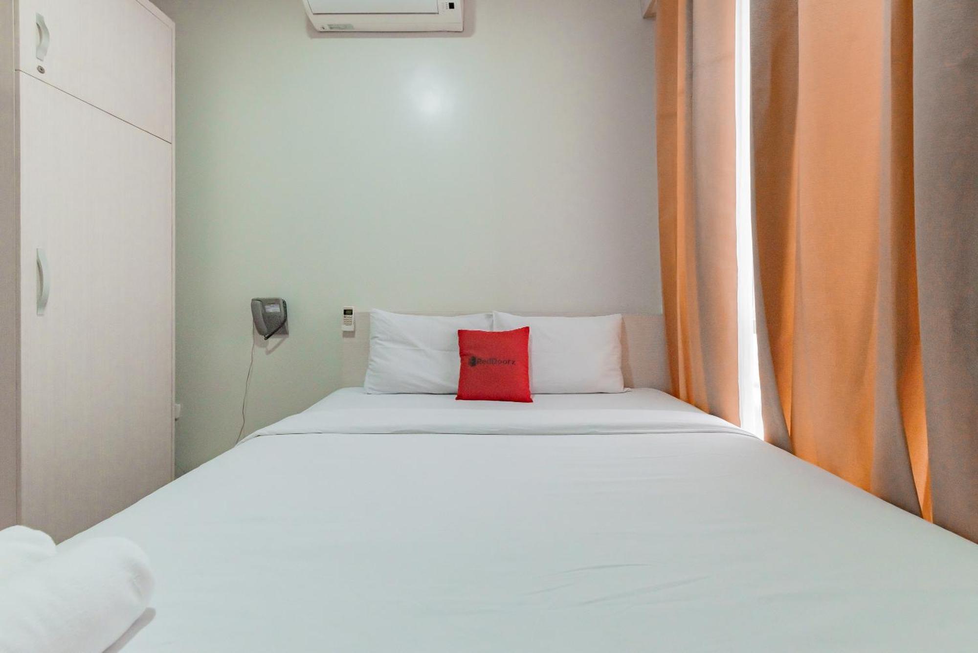 Reddoorz Near Pasar Baru Bandung Hotel Exterior foto